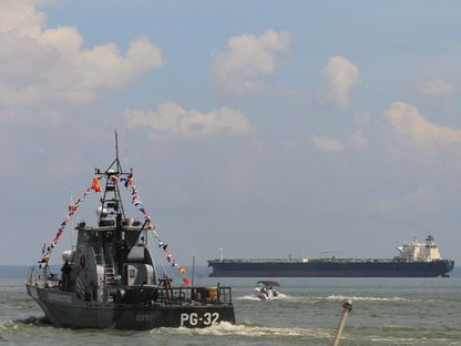 واشنطن ترسل سفناً حربية قرب سواحل فنزويلا.. وكراكاس: استفزاز عسكري