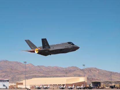 مقاتلة F-35 أميركية تحمل قنابل B61-12 خلال تجارب لقدرات حمل المقاتلة، قاعدة نيليس الجوية، نيفادا. 21 سبتمبر 2021. - U.S. Air Force