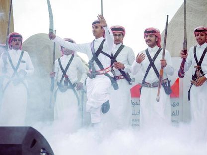 فرقة شعبية سعودية تؤدي عرضاً في مهرجان قمم الدولي للفنون الأدائية الجبلية (صورة أرشيفية) - twitter/MOCPerformArt