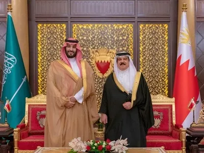 ولي العهد السعودي يدين في اتصال مع ملك البحرين "الاعتداءات الإيرانية"
