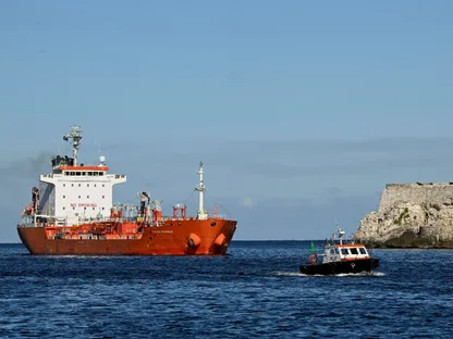 إدارة ترمب تلوح بحصار نفطي على كوبا.. والمكسيك تدرس وقف الشحنات