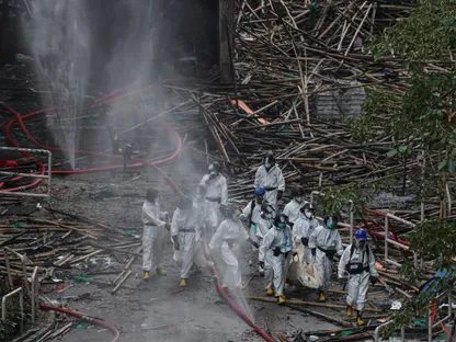 زعيم هونج كونج يأمر بتحقيق مستقل في حريق أودى بحياة عشرات الأشخاص