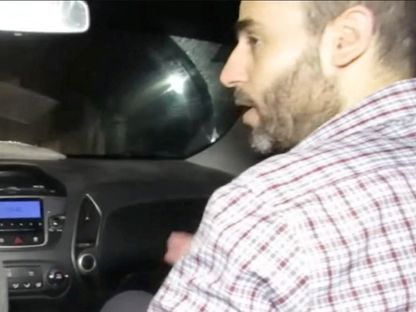 لقطة شاشة من مقطع فيديو نشره الجيش الإسرائيلي تظهر محمد السنوار يعبر بسيارة نفقاً بالقرب من معبر إيريز بالقرب من الحدود بين إسرائيل وقطاع غزة. 17 ديسمبر 2023 - REUTERS