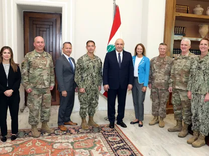 عون يطالب واشنطن بالضغط على إسرائيل للانسحاب من جنوب لبنان