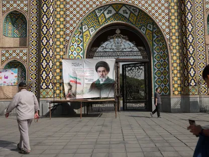 إيران تعلن لقاءً لمجتبى خامنئي وسط غيابه الطويل عن الأنظار