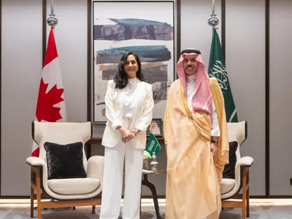 وزيرا خارجية السعودية وكندا يدينان انتهاكات إيران في هرمز والهجمات على دول المنطقة