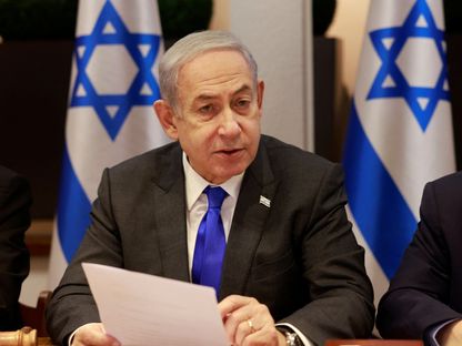 رئيس الوزراء الإسرائيلي بنيامين نتنياهو خلال اجتماع للحكومة في تل أبيب. 17 ديسمبر 2023 - Reuters