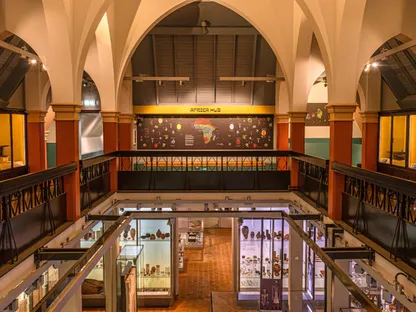 لإثارة حوار عن النهب بعصر الاستعمار.. متحف في بريطانيا يعرض آلاف الآثار الإفريقية