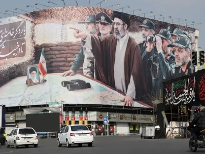 قاليباف "حلقة وصل" محتملة.. من يملك نفوذ اتخاذ القرار في إيران؟