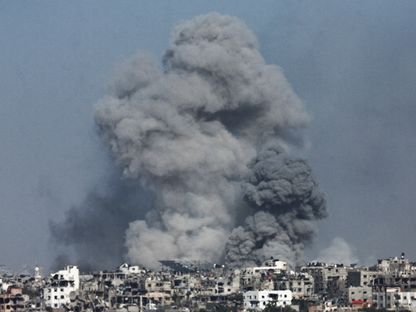 الدخان يتصاعد جراء قصف إسرائيلي عنيف على قطاع غزة. 23 نوفمبر 2023 - Reuters