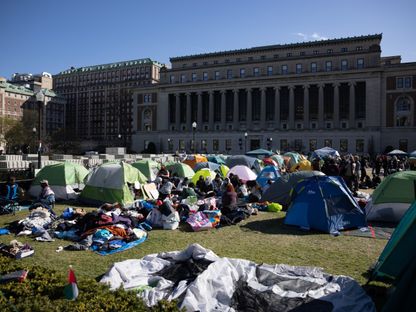 يواصل الطلاب احتجاجهم للأسبوع الثاني في حرم جامعة كولومبيا بمدينة نيويورك. 25 أبريل 2024 - AFP