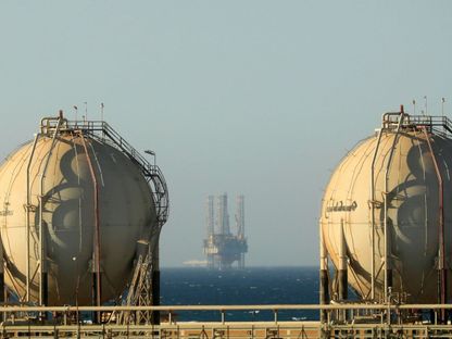 صهاريج غاز في محطة بالقرب من خليج السويس على الطريق الصحراوي خارج القاهرة -مصر -1 سبتمبر 2020 - REUTERS