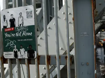 أميركا.. تراجع معدلات انتحار الشباب بعد إطلاق خط ساخن للمساعدة