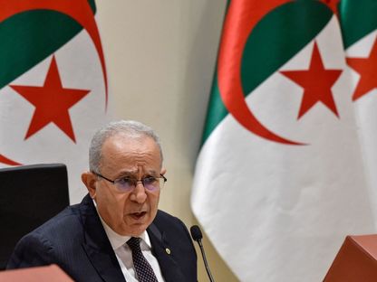 وزير الخارجية الجزائري رمطان لعمامرة خلال مؤتمر صحافي - 24 أغسطس 2021 - AFP