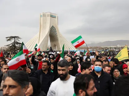 مع تكثيف الحشد العسكري.. الاستخبارات الأميركية تعرض على الإيرانيين "التعاون" معها