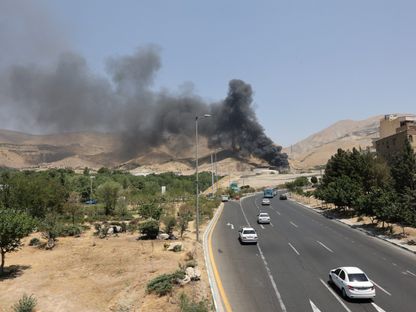 دخان يتصاعد عقب هجوم إسرائيلي على منشآة نفطية في طهران. 16 يونيو 2025 - REUTERS
