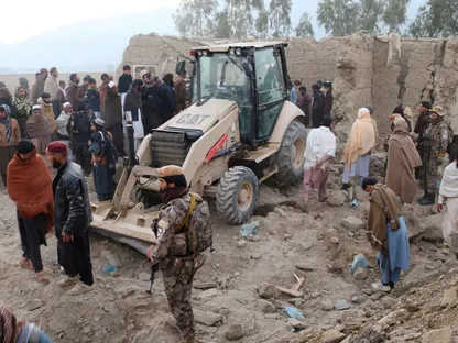 باكستان وأفغانستان تتبادلان إطلاق النار في تصعيد جديد على الحدود