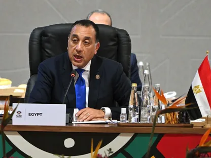 رئيس الوزراء المصري مصطفى مدبولي خلال إلقاء كلمته في قمة العشرين بجوهانسبرج، جنوب إفريقيا، 22 نوفمبر 2025 - الشرق
