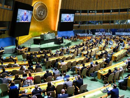 رئيس الجمعية العامة للأمم المتحدة دينيس فرانسيس خلال جلسة للتصويت على طلب فلسطين الحصول على العضوية الكاملة. 10 مايو 2024 - AFP