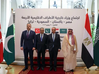 اجتماع إسطنبول.. إدانة لهجمات الحوثيين على السعودية ودعوة لفتح مضيق هرمز