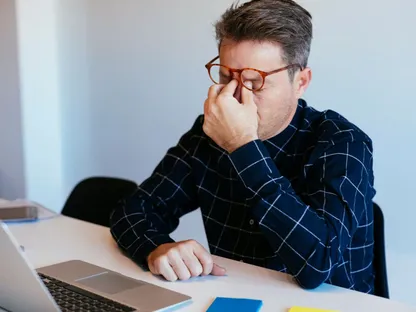 "الدماغ والجهاز الهضمي".. لماذا تتفاقم اضطرابات المعدة مع التوتر؟