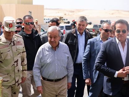 الأمين العام للأمم المتحدة أنطونيو جوتيريش لدى وصوله إلى مطار العريش في شمال سيناء، مصر، 23 مارس 2024 - Reuters