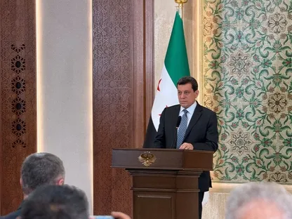 بعد حل الإدارة الذاتية.. ما مصير أحزابها وأي دور ينتظر أكراد سوريا؟