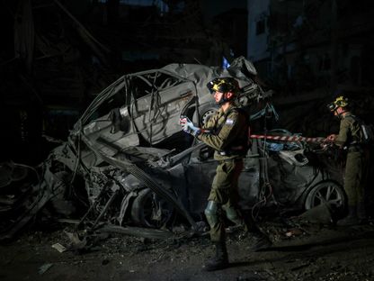آثار دمار في منطقة رامات جان بتل أبيب بعد سقوط صواريخ أطلقت من إيران على إسرائيل. 13 يونيو 2025 - REUTERS