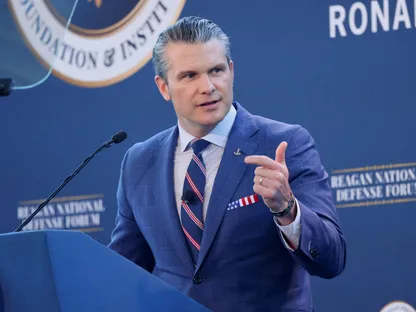 وزير الحرب الأميركي بيت هيجسيث يتحدث خلال منتدى ريجان للدفاع الوطني في مكتبة رونالد ريجان الرئاسية في سيمي فالي بولاية كاليفورنيا في الولايات المتحدة. 6 ديسمبر 2025 - Reuters