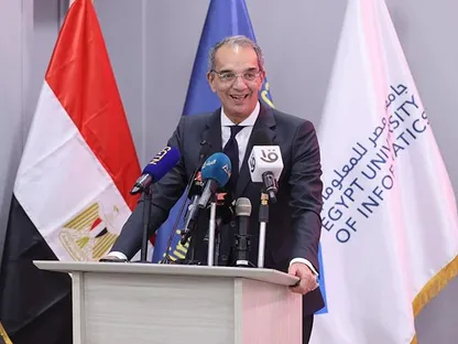 مصر توقع "اتفاقاً تاريخياً" للترددات مع شركات الاتصالات بـ3.5 مليار دولار