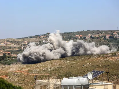 لبنان.. غارات إسرائيلية مكثفة على صور وأوامر إخلاء في صيدا والنبطية