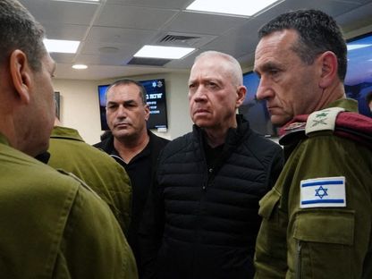 وزير الدفاع الإسرائيلي يوآف جالانت ورئيس أركان الجيش الإسرائيلي الجنرال هرتسي هاليفي قبيل اجتماع مجلس الوزراء الحربي. 14 أبريل 2024 - AFP