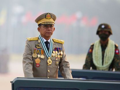 رئيس المجلس العسكري في ميانمار الجنرال مين أونج هلاينج، الذي أطاح بالحكومة المنتخبة في انقلاب في الأول من فبراير، في عرض للجيش في يوم القوات المسلحة بميانمار، 27 مارس 2021 - REUTERS