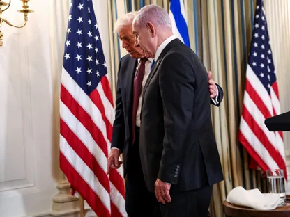 الرئيس الأميركي دونالد ترمب ورئيس الوزراء الإسرائيلي بنيامين نتنياهو في البيت الأبيض بواشنطن العاصمة. 29 سبتمبر 2025 - Reuters