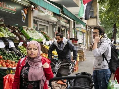 صورة غير مؤرخة لحي سونينالي الذي يُطلق عليه تسمية "النسخة المصغرة من سوريا" وسط العاصمة الألمانية برلين - بلومبرغ