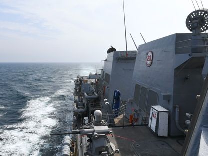 مدمرة الصواريخ الموجهة USS Halsey خلال إبحارها في مضيق تايوان. 08 مايو 2024 - @US7thFleet