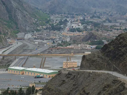 باكستان وأفغانستان تتبادلان القصف المدفعي المكثف رغم وقف إطلاق النار