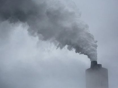 أدخنة تتصاعد من أحد المصانع في ولاية كنتاكي الأميركية. 8 نوفمبر 2019 - Bloomberg