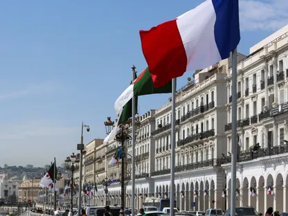 الجزائر تعلن 12 موظفاً في سفارة فرنسا "غير مرغوب بهم" وتمنحهم 48 ساعة للمغادرة