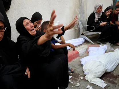 غارات إسرائيلية عنيفة على مناطق متفرقة من قطاع غزة.. ومواجهات في خان يونس