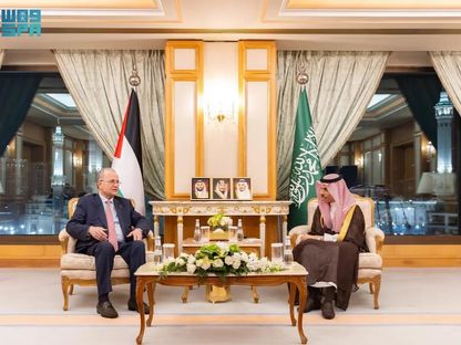 وزير الخارجية السعودي الأمير فيصل بن فرحان يلتقي رئيس الوزراء الفلسطيني محمد مصطفى، مكة المكرمة. 9 أبريل 2024 - واس