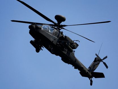 مروحية أباتشي أميركية من طراز AH-64 خلال تدريب للجيش الأميركية بالذخيرة الحية في كوريا الجنوبية. 14 أغسطس 2024 - Reuters