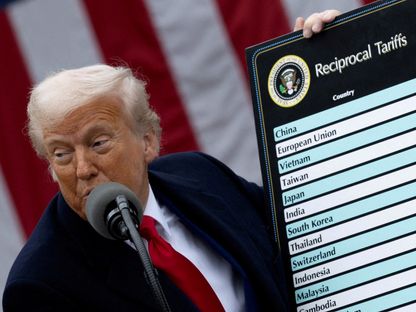 الرئيس الأميركي دونالد ترمب يلقي كلمة بشأن الرسوم الجمركية في البيت الأبيض. 2 أبريل 2025 - Reuters