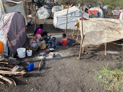 لاجئون سودانيون في خيام مؤقتة بالقرب من مخيم "أولالا" بمنطقة أمهرة الإثيوبية. 31 مايو 2024 - Reuters