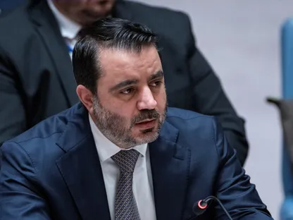 وزير الخارجية السوري أسعد حسن الشيباني يلقي كلمة أمام أعضاء مجلس الأمن خلال اجتماع حول الوضع في سوريا. 25 أبريل 2025 - Reuters