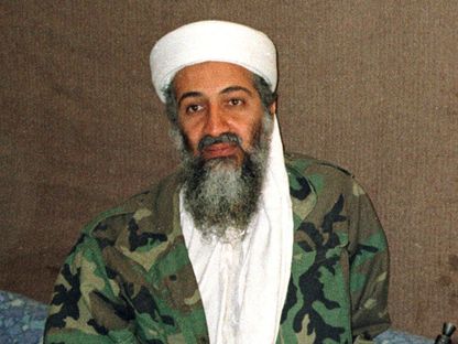 زعيم تنظيم "القاعدة" السابق أسامة بن لادن خلال مقابلة مع صحيفة Dawn الباكستانية. 10 نوفمبر 2001 - Reuters