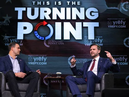 فانس: ترمب يسعى لصفقة كبرى مع إيران.. التخلي عن النووي مقابل الاندماج الاقتصادي