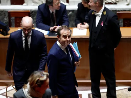رئيس الوزراء الفرنسي سيباستيان ليكورنو يصل إلى مقر الجمعية الوطنية في باريس، فرنسا. 16 أكتوبر 2025 - Reuters