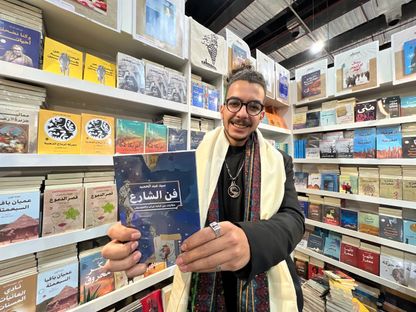 سيد عبد الحميد مؤلف كتاب "فن الشارع". يناير 2024 (تصوير: فادي فرنسيس) - الشرق
