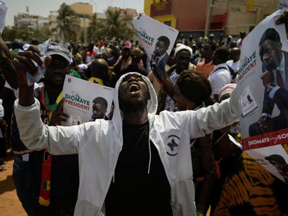 مئات السنغاليين يتظاهرون مطالبين بإجراء الانتخابات الرئاسية دون تأخير